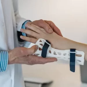 Hands & Wrists Hand and wrist services to diagnose and treat conditions, such as carpal tunnel syndrome, trigger finger, tenosynovitis and TFCC tears. The goal is to improve function, reduce pain, and return to full strength and wrist/hand function.